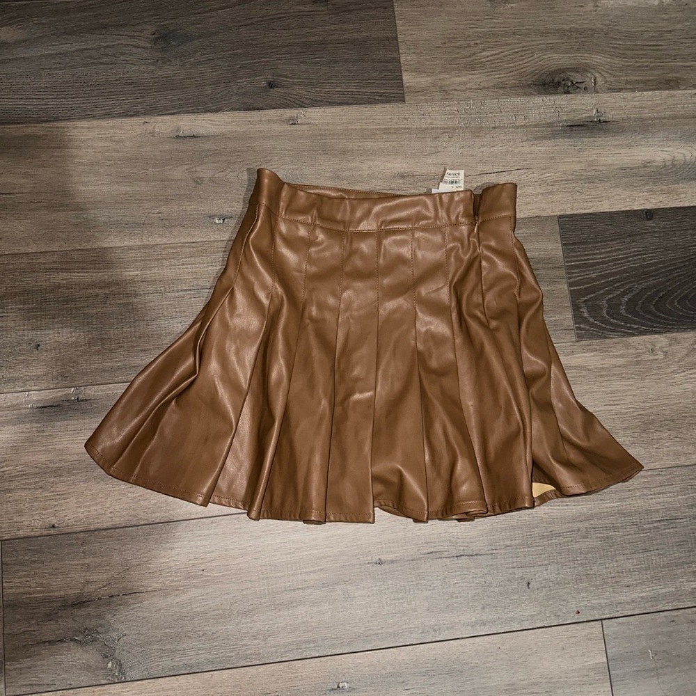 Faux leather-esque tan pleated skirt (Size S)